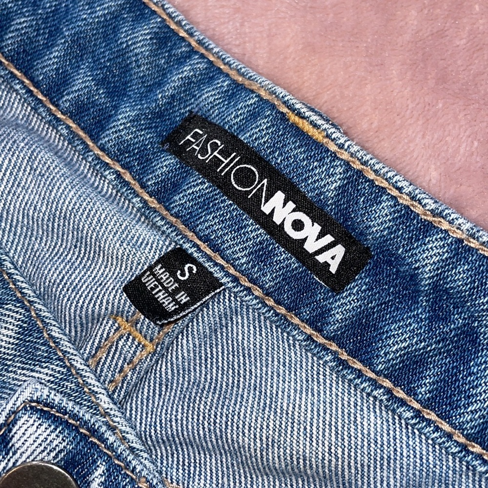 FN Light-washed Distressed Denim Shorts 💜 - Picture 3 of 3